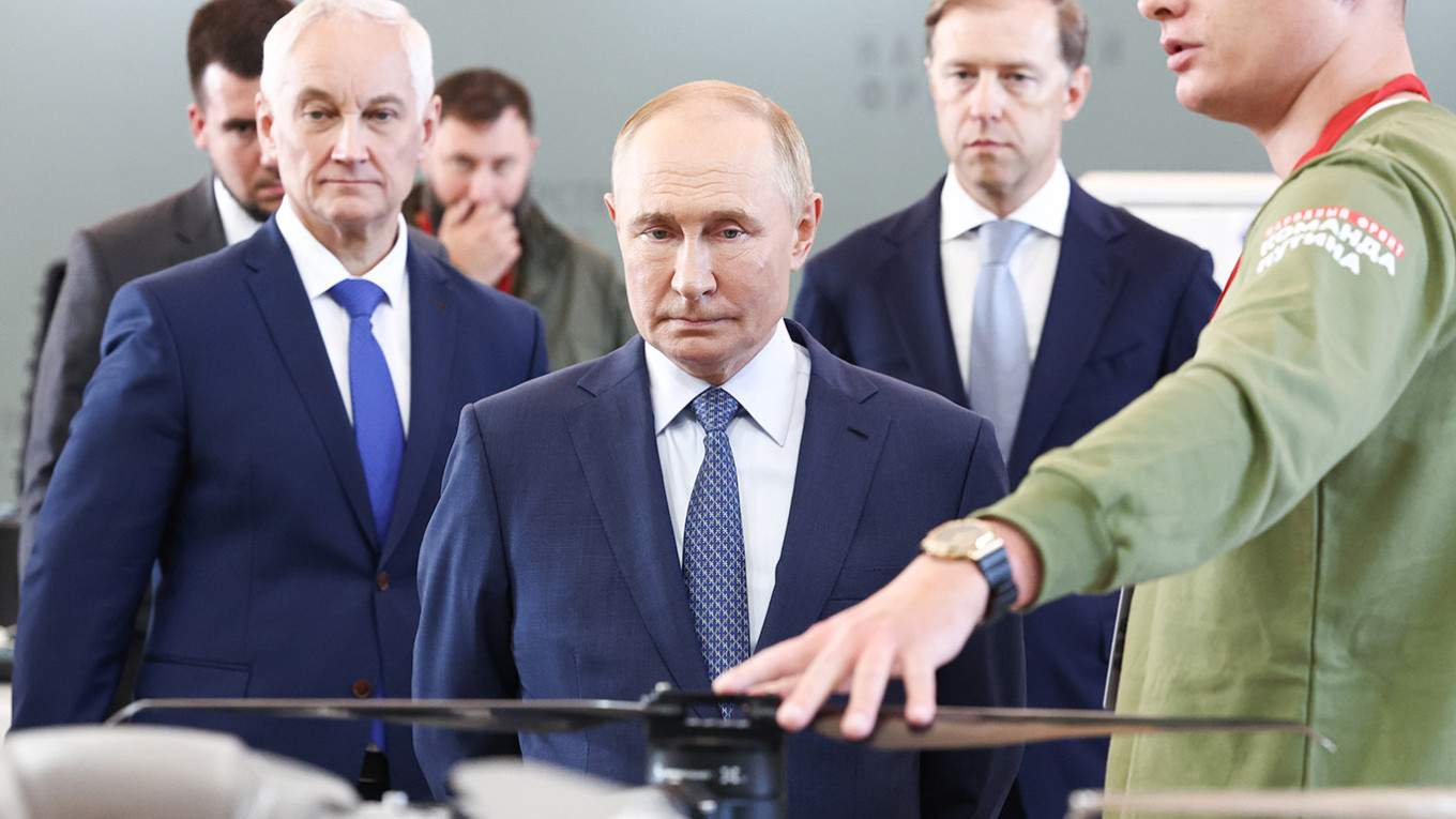 Foametea se intensifică în Rusia: Putin trimite dronele în România să fure o găină
