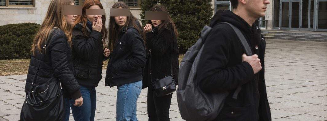 Elev cu 10 pe linie, admirat de colegii de generaţie: „A tras 10 linii şi încă e în picioare? Wow!”