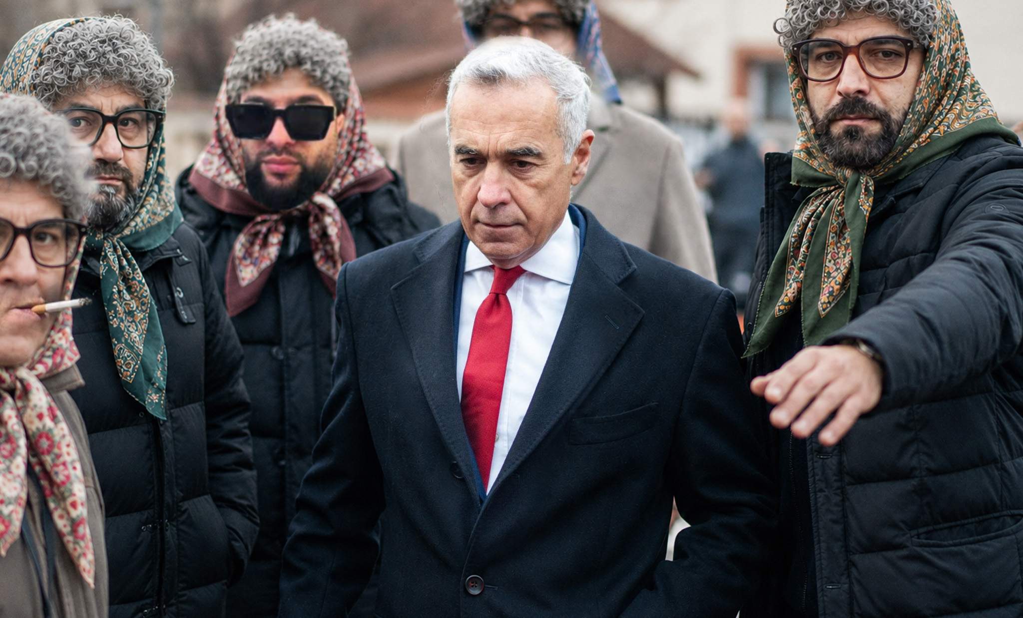 Ca să nu mai iasă aşa tare în evidenţă la piaţă, bodyguarzii lui Georgescu se vor deghiza în babe