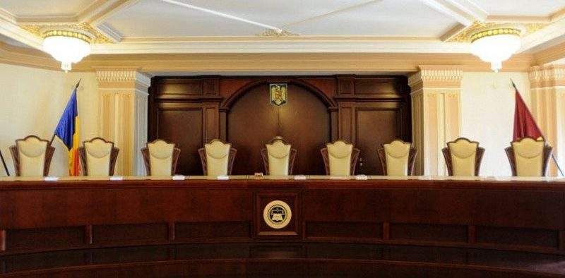 Nu mai aruncați cârpele! Într-o zi ar putea ajunge judecători CCR