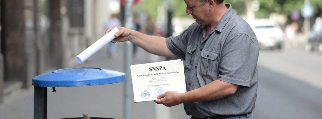 Avertisment! Diplomele de studii nu trebuie aruncate la gunoi, ci reciclate selectiv