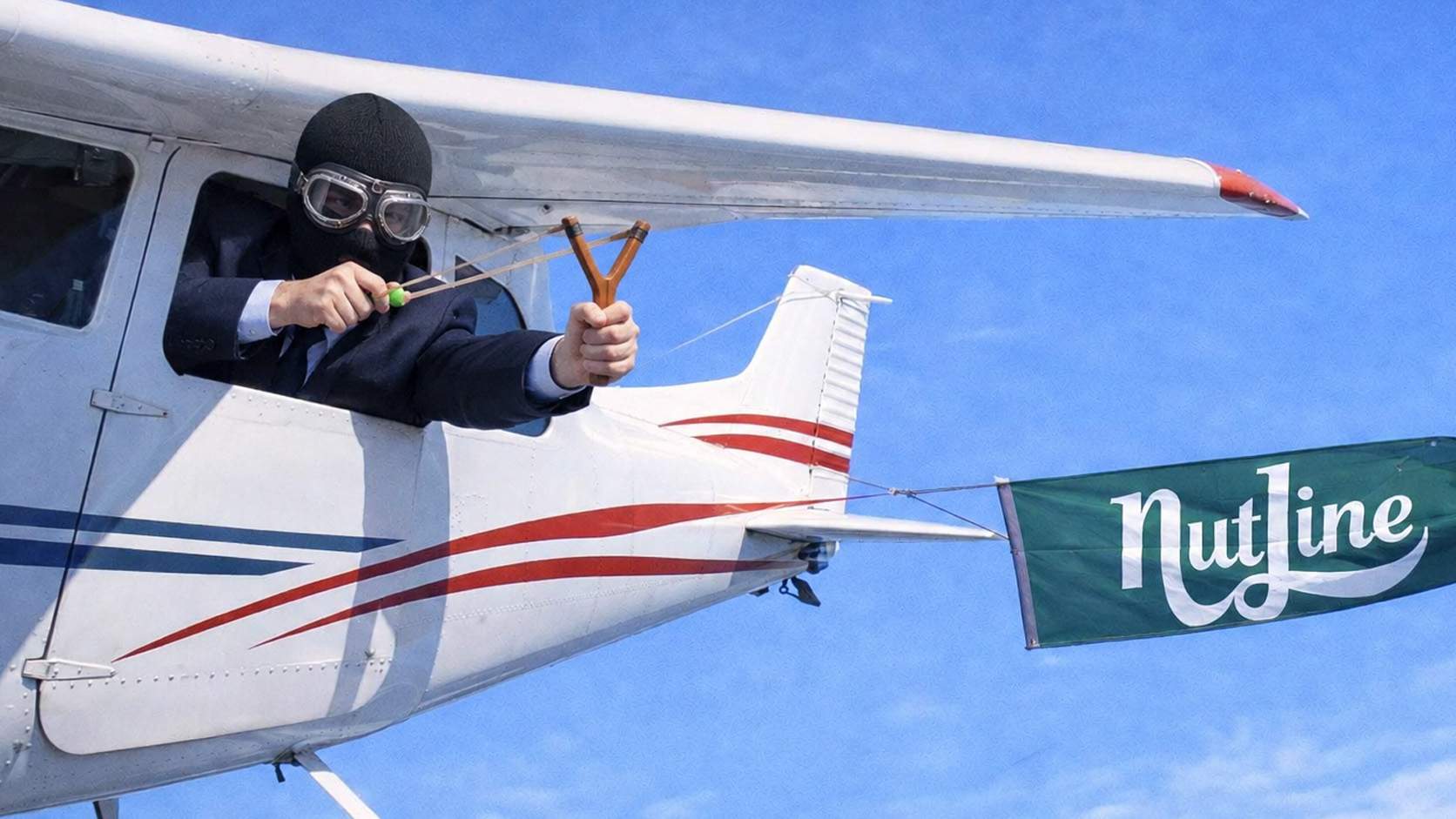 Erou naţional: pilotul avionului Nutline a doborât până acum zeci de drone cu praştia
