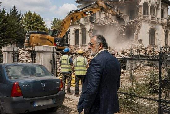 Ţiriac, nevoit să dărâme vila fiului său după ce un sărac şi-a parcat Loganul în faţa ei