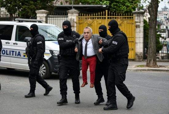 Călin Georgescu a acuzat rău de înălțime când a fost ridicat de mascații DIICOT