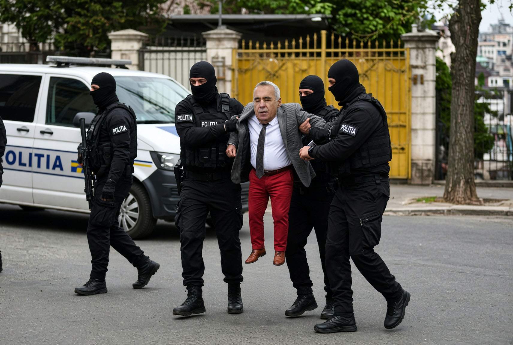 Călin Georgescu a acuzat rău de înălțime când a fost ridicat de mascații DIICOT
