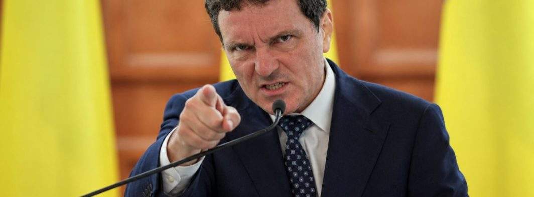 Nicușor amenință protestatarii: „Știți ce le-a făcut Pahonțu revoluționarilor, nu? Vedeți că îl trimit peste voi!”
