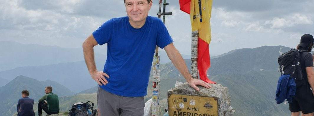 Fanul nr.1 al lui Trump! Nicuşor schimbă numele vârfului Moldoveanu în vârful Americanu