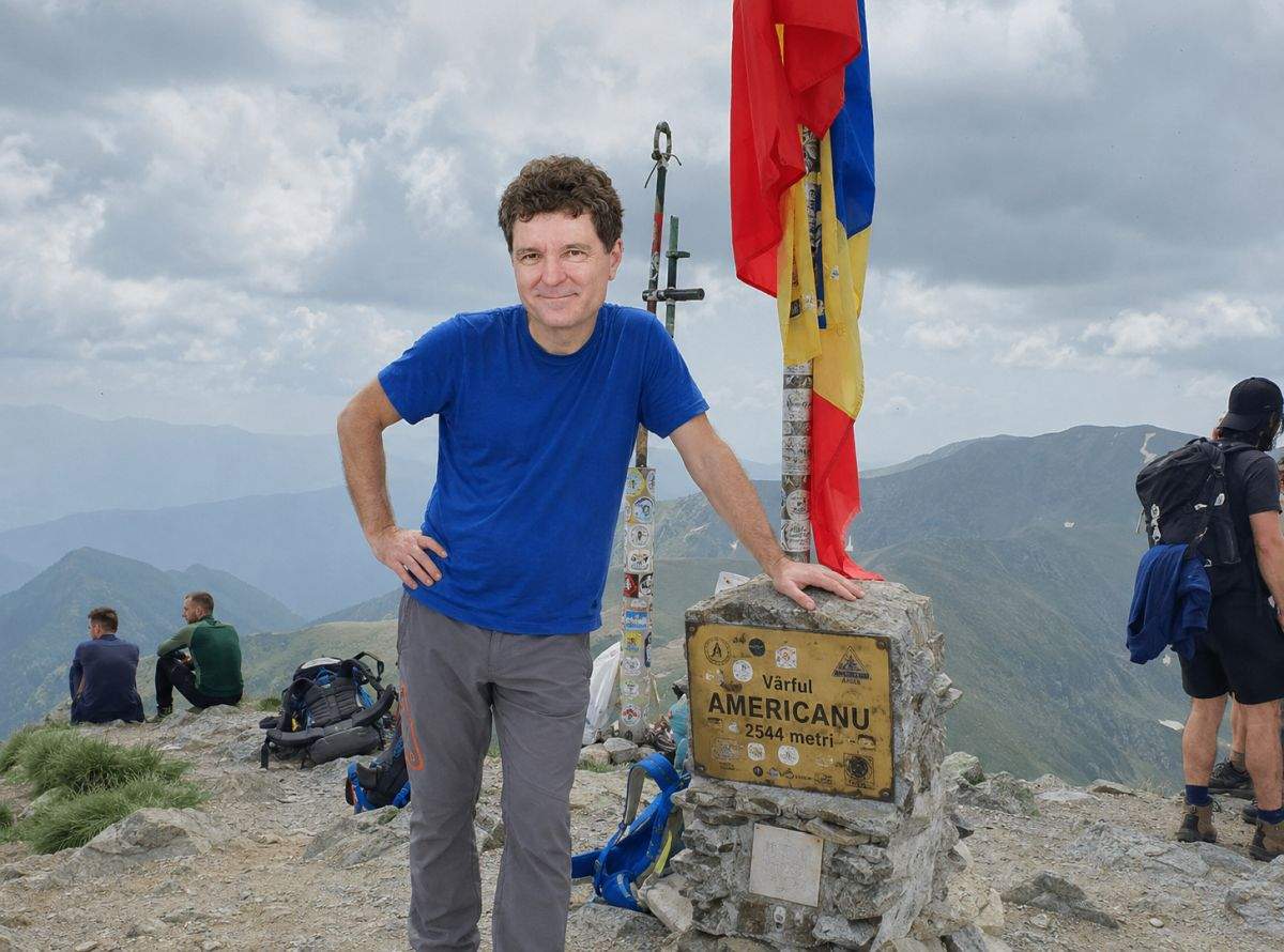 Fanul nr.1 al lui Trump! Nicuşor schimbă numele vârfului Moldoveanu în vârful Americanu