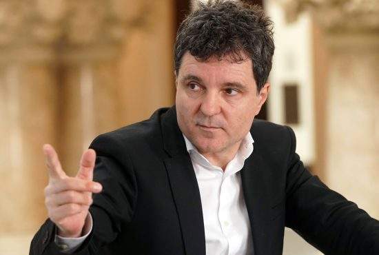 Breaking: Nicuşor Dan anunţă că peste o lună se întoarce urgent din Cehia să găsească o soluţie