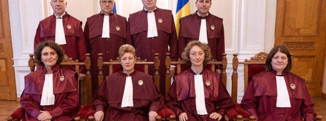 Ceilalți 8 judecători CCR au cerut salarii și mai mari, că vor și ei cu avionul privat