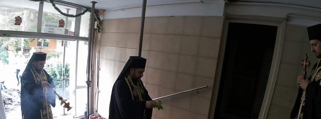 480 de popi au sfințit șantierul de reabilitare a blocului explodat din Rahova