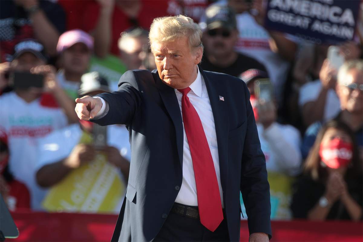 Trump redenumeşte inteligenţa artificială „super inteligenţă”. Berea cu lămâie devine şi ea „super bere”