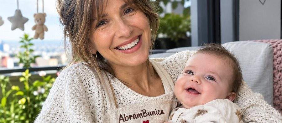 Știri din 2040. Dana Rogoz a devenit bunică! Poze superbe cu AbramBunica și bebelușul!