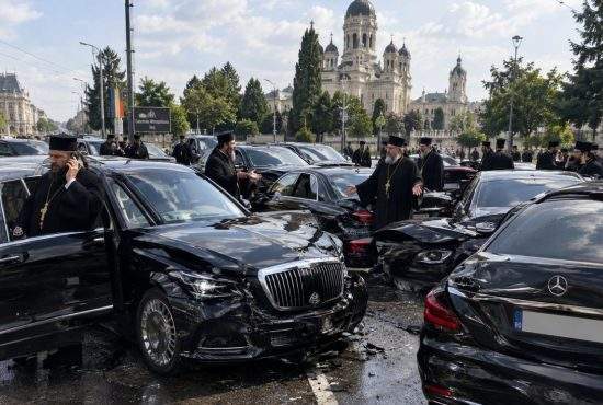 Iași! Carambol cu 37 de Maybach-uri conduse de preoți care merg spre Sf. Parascheva