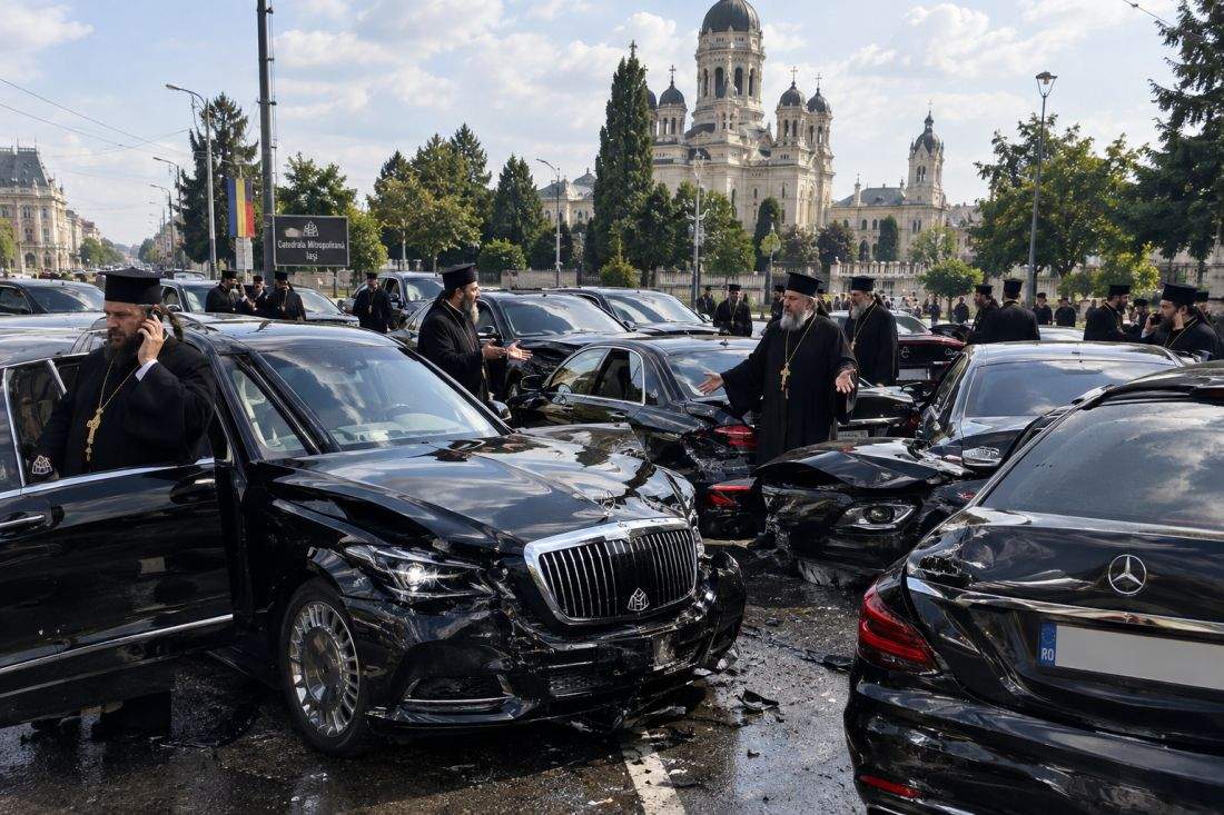 Iași! Carambol cu 37 de Maybach-uri conduse de preoți care merg spre Sf. Parascheva