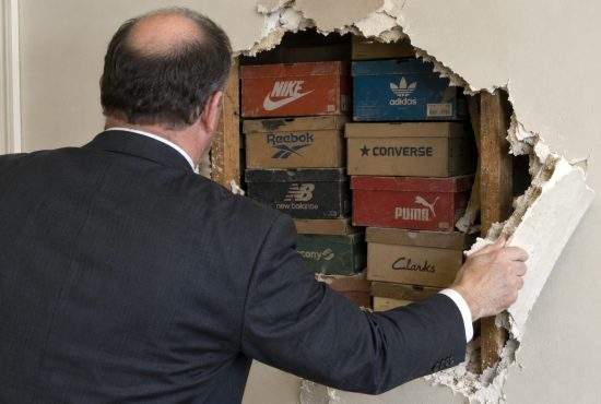 Pesediştii răsuflă uşuraţi! Cutiile de pantofi pe care le aveau ascunse în Palatul Victoria sunt tot acolo