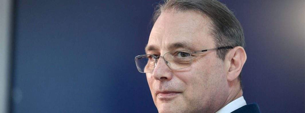 Premierul Luca Niculescu dă asigurări: „Nu se atinge nimeni de banii din Pilonul 2! Nici cei care au contribuit la el!”