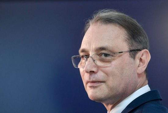 Premierul Luca Niculescu dă asigurări: „Nu se atinge nimeni de banii din Pilonul 2! Nici cei care au contribuit la el!”