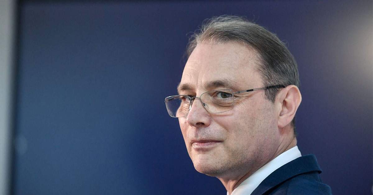Premierul Luca Niculescu dă asigurări: „Nu se atinge nimeni de banii din Pilonul 2! Nici cei care au contribuit la el!”