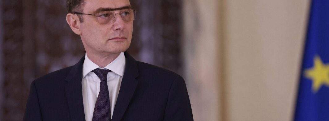 Liberalii pun condiții pentru votarea guvernului: premierul să aibă o singură sprânceană