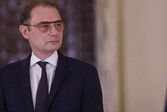 Liberalii pun condiții pentru votarea guvernului: premierul să aibă o singură sprânceană
