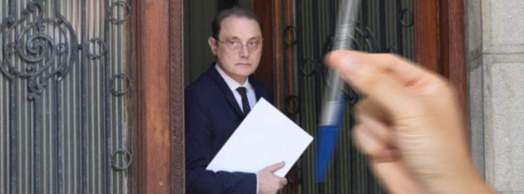 Niculescu nu poate semna lista miniştrilor propuşi pentru că unul dintre ei a furat deja pixul