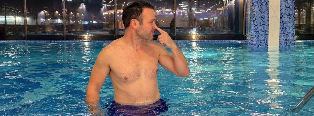 Negoiţă, la un pas de înec în parcul acvatic din Pantelimon! Din reflex, a tras apa pe nas