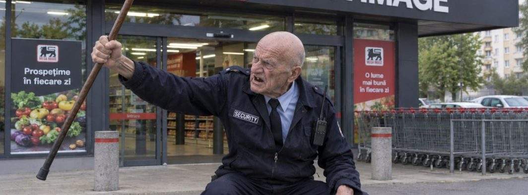 De teama unor eventuale proteste, Mega Image le-a luat bodyguarzilor bastoane noi
