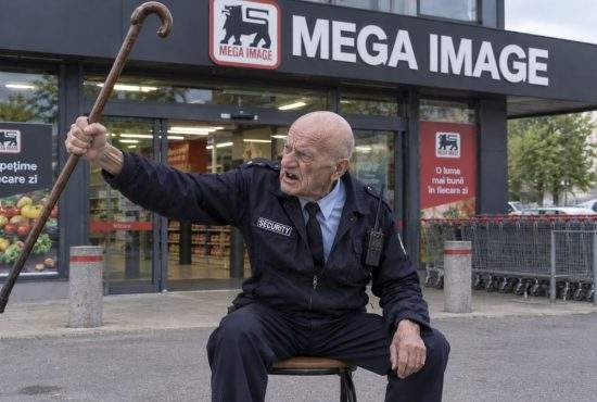 De teama unor eventuale proteste, Mega Image le-a luat bodyguarzilor bastoane noi
