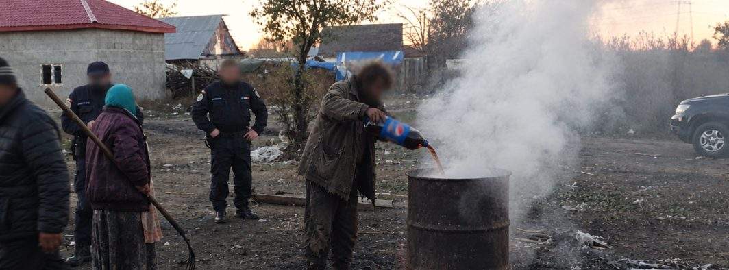 Mult mai preţioase decât cuprul din cabluri: un bărbat din Sinteşti fierbe Pepsi ca să recupereze nanocipurile