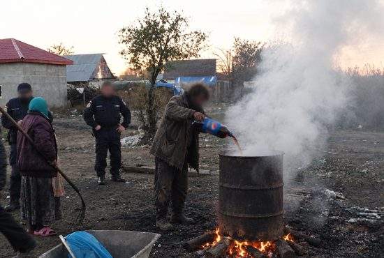 Mult mai preţioase decât cuprul din cabluri: un bărbat din Sinteşti fierbe Pepsi ca să recupereze nanocipurile
