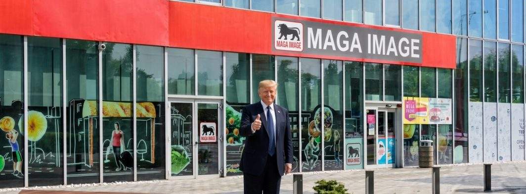 Ca să arate că sunt proamericani, Mega Image își schimbă numele în MAGA Image