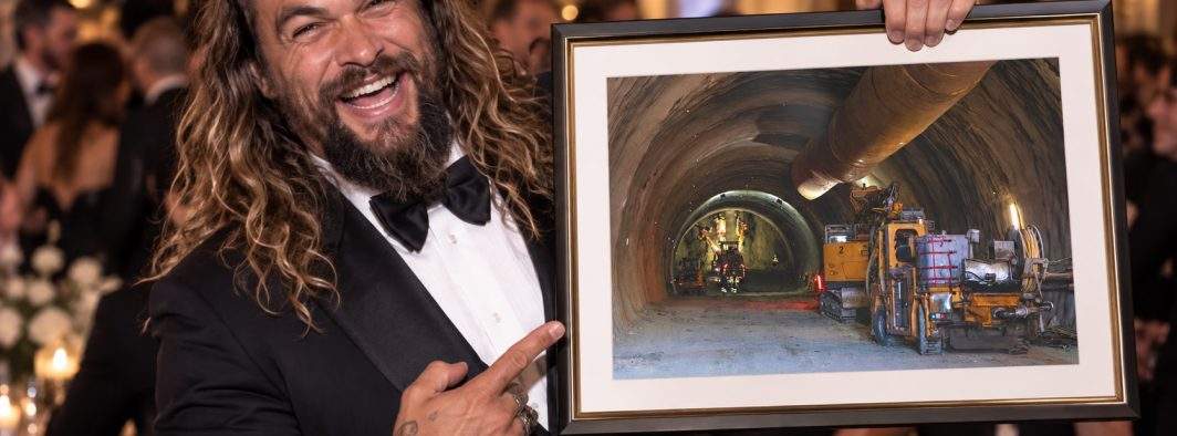 Orice prost are o stea pe Walk of Fame! Ultima fiţă la Hollywood e să ai tunel pe Valea Oltului, ca Momoa