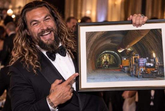 Orice prost are o stea pe Walk of Fame! Ultima fiţă la Hollywood e să ai tunel pe Valea Oltului, ca Momoa