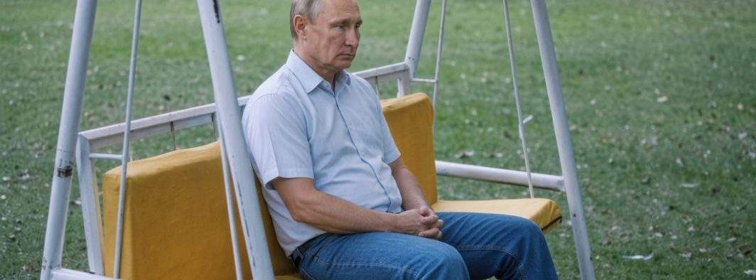 Petrecere tristă de ziua lui Putin! N-a venit nimeni, că a dat de băut doar ceai